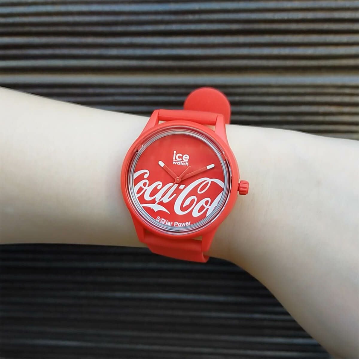 COCA COLA×Ice-Watch - レッド - ミディアム | アイスウォッチ公式