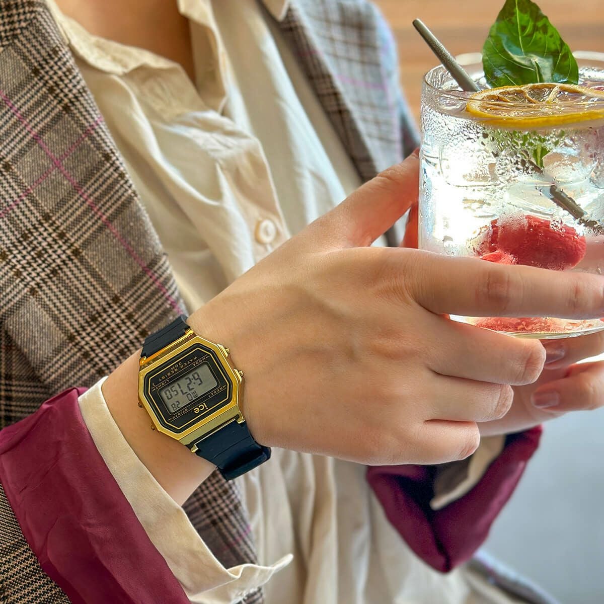 ICE digit retro - ブラックゴールド - スモール | アイスウォッチ公式